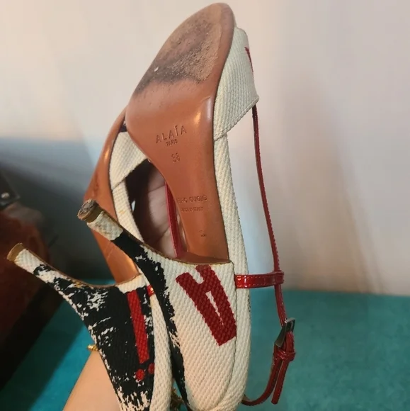 Alaia Slingbacks - Picture 2 of 16